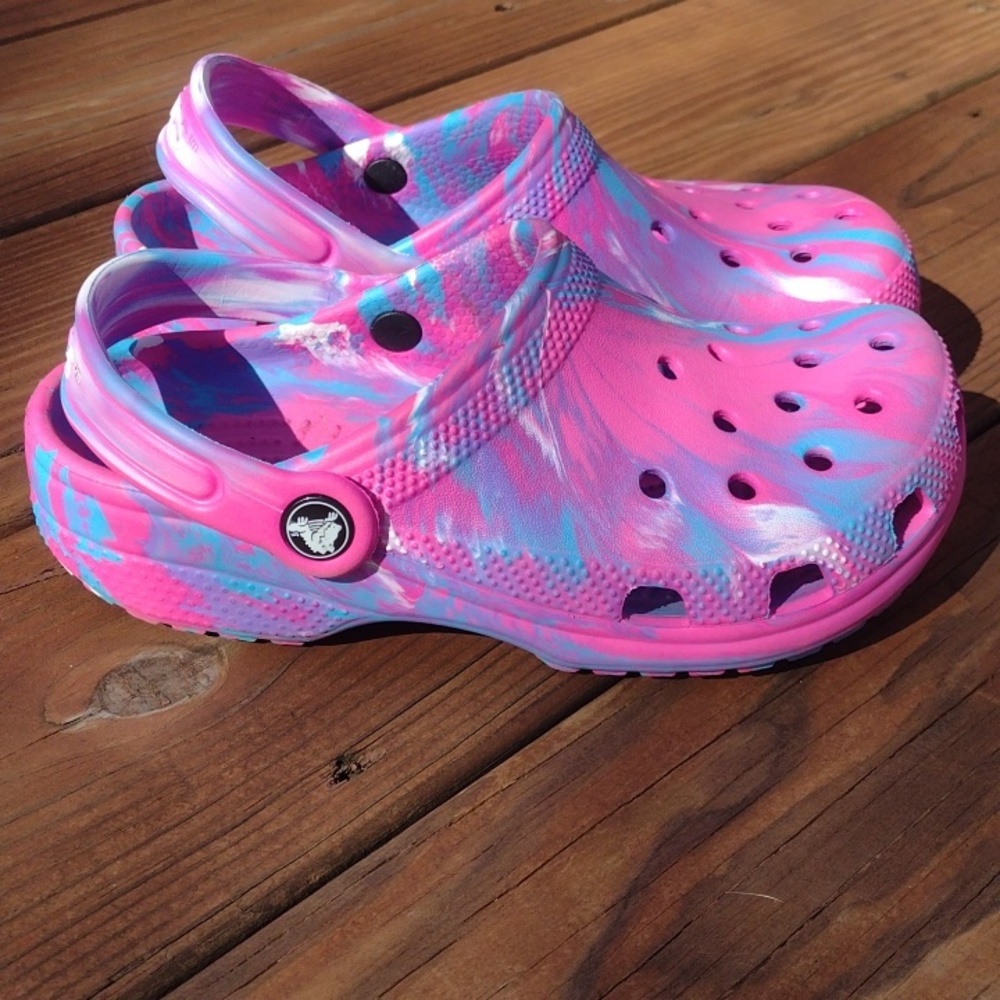 Crocs Marbled Classic Clogs Size J2 - Picture 2 of 8